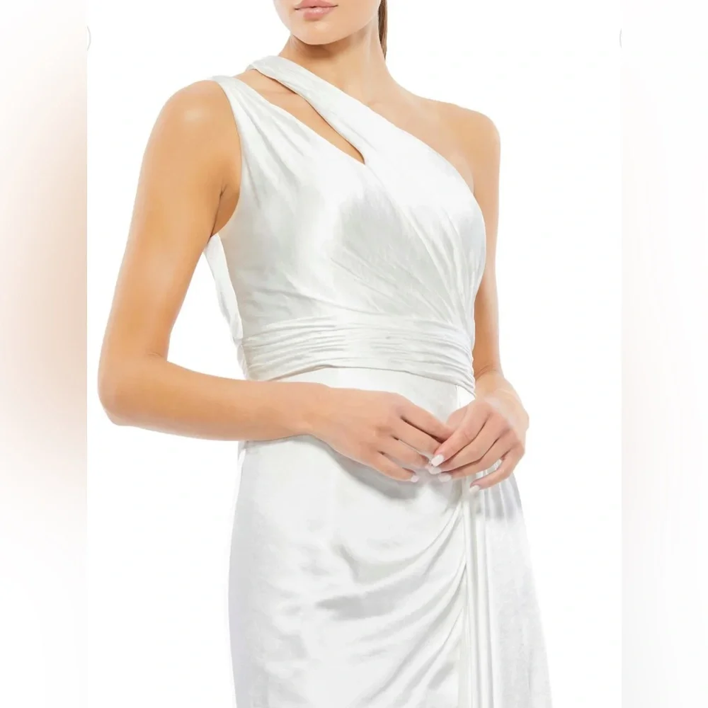 NWT Mac Duggal White One Shoulder‎ Cutout Charmeuse Gown Size 4